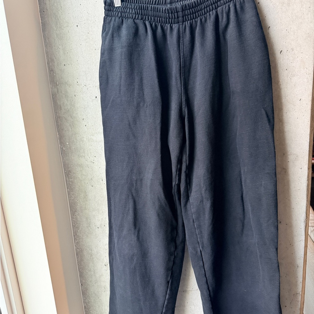 SKIMS NWOT women’s oversized straight legged sweat pants